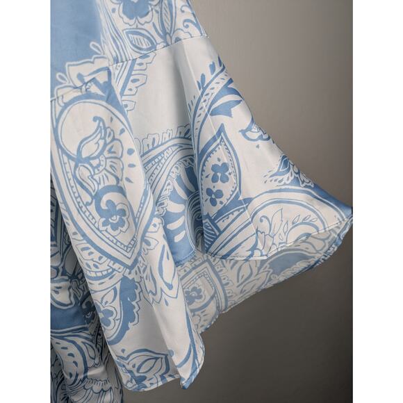 Susan Graver Tunic Top Blue Paisley Print Blouse Bell Sleeves Silky Satin - Picture 5 of 6